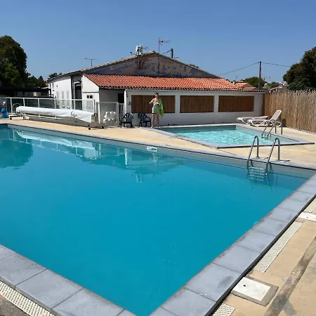 Campingplads Mobil A Au L'escale Proche De Royan Meschers-sur-Gironde